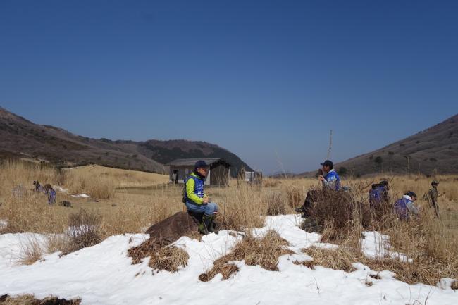 青空の下、雪が残っている中で美味しくいただきました♪