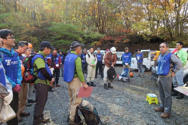 出発式で安全作業を確認