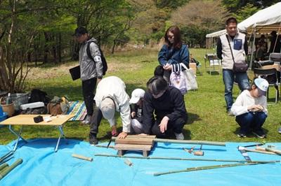 竹を使って水鉄砲をつくりました