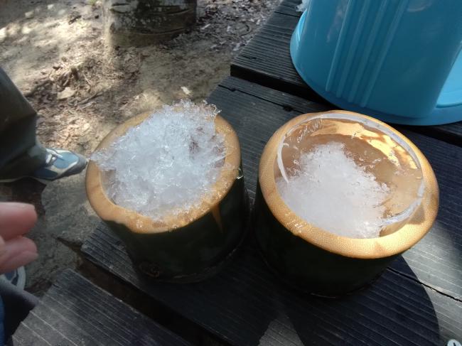 竹の器でかき氷を食べると更に美味しい~