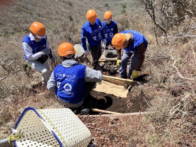 新工法による水切り板設置作業