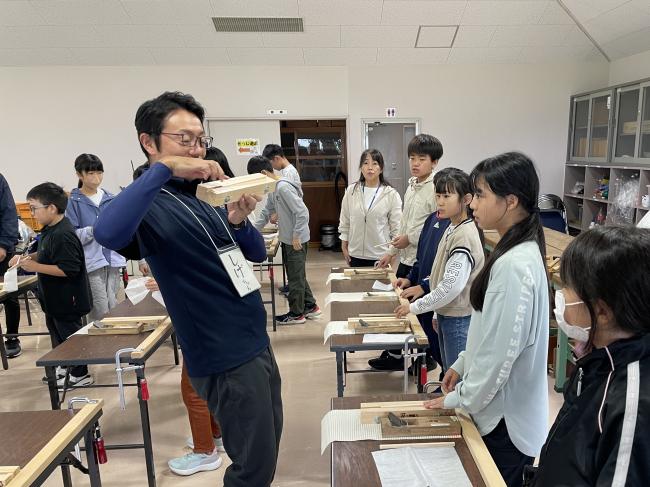 かんなの使い方をレクチャー