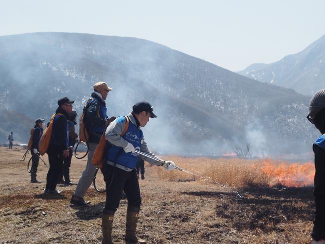 火消棒やジェットシューターを使って消火