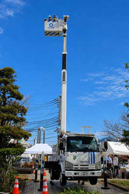高所作業車から森を見てみよう【出展:九州電力送配電㈱長崎支社】