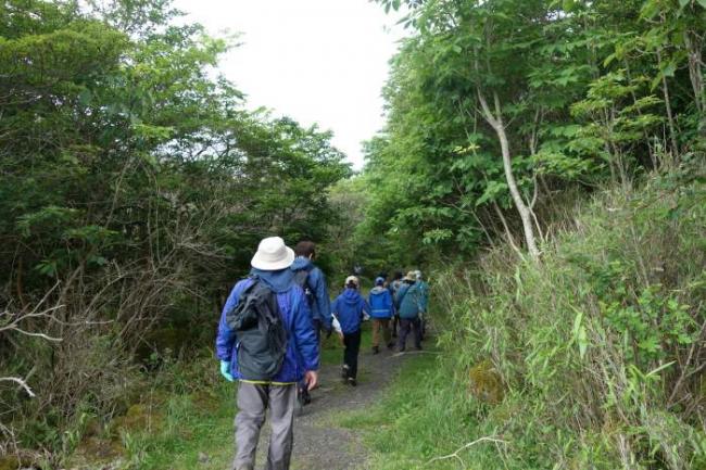 休憩後、立中山に向けていざ登山!