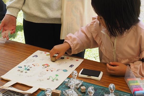 たねっぴーマイバッグづくり【出展:九電みらい財団】